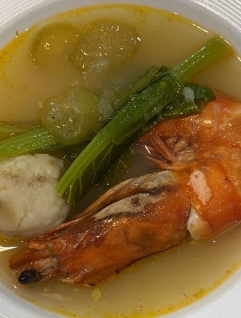 Sinigang na sugpo sa camias at tanglad