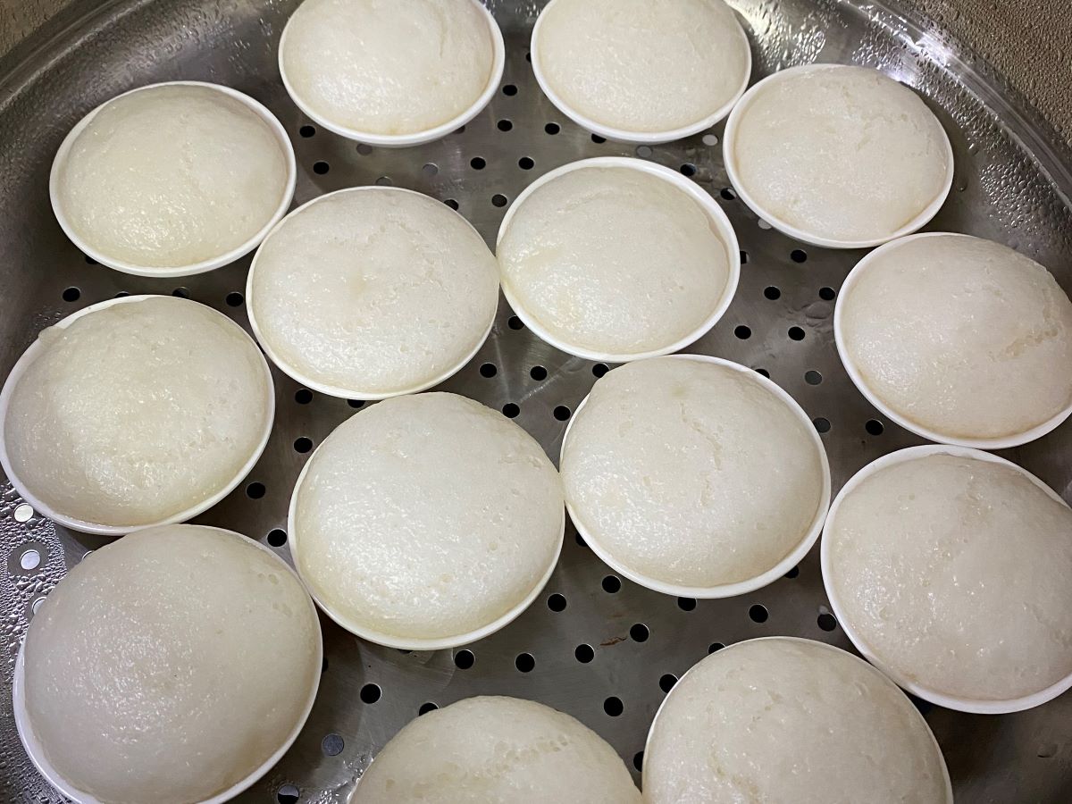 Putong Puti o Pula (Steamed Rice Cakes) Tita Meg Cooks